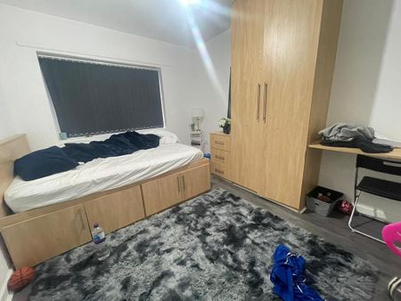 6 bedroom semi-detached house to rent - Photo 4