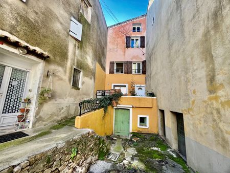 A louer maison de village, située au 14 Rue Guiran, en plein centre de Solliès-Toucas. - Photo 2