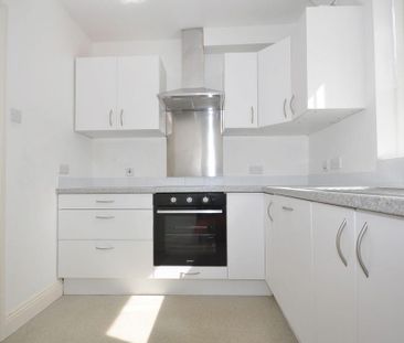 4 bedroom apartment to rent - Photo 3