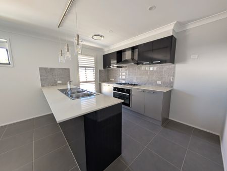 Modern 4-Bedroom Home in a Convenient Gorokan Location - Photo 5