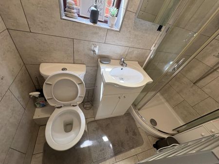 1 bedroom semi-detached house to rent - Photo 5