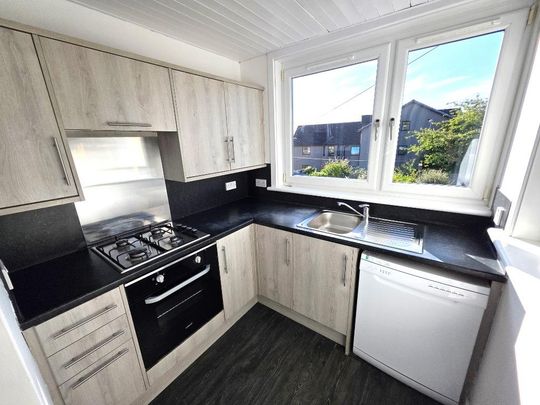 4 bedroom flat to rent - Photo 1