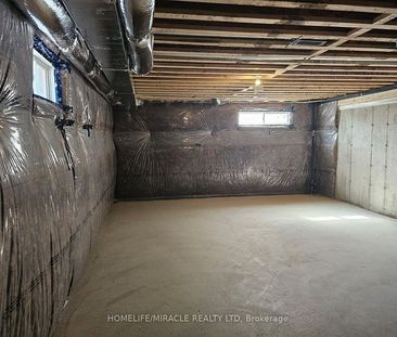 For Lease - 2074 Coppenwood Common, Burlington, Ontario - Photo 4