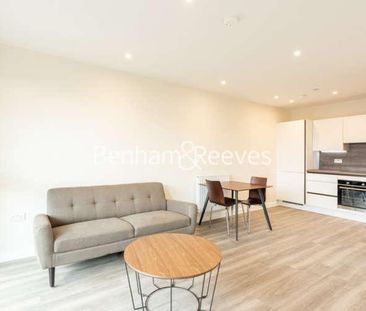 Rosebay House, Frank Searle Passage, E17 - Photo 3