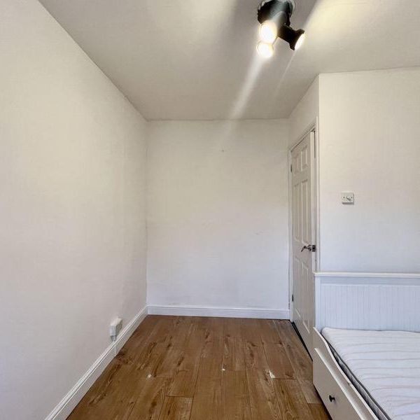 4 bedroom semi-detached house to rent - Photo 1