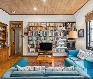 Charming family home peacefully nestled in the prestigious Toxteth ... - Photo 2