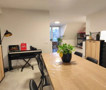 Volledig afgewerkte duplex met 2 slaapkamers en een private autosta... - Photo 2