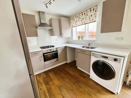 3 bedroom semi-detached house to rent - Photo 3