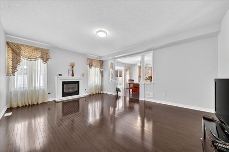 For Lease - 13 Gentry Way, Brampton, Ontario - Photo 3