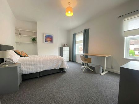 Terraced House to rent on - Photo 5