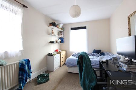 5 bedroom semi-detached house to rent - Photo 4