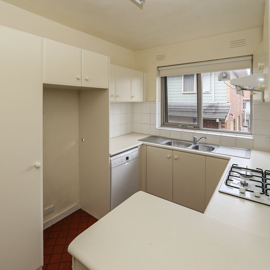 Prime location 2 bedroom apartment - Photo 1