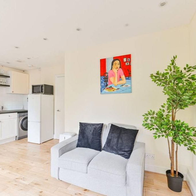 3 bedroom flat to rent - Photo 1