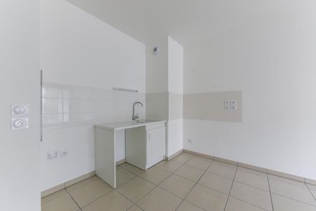 location Appartement T4 DE 75.02m² À LYON - Photo 3