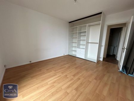 Location Appartement 3 pièces 71m² LILLE 59000 - Photo 3