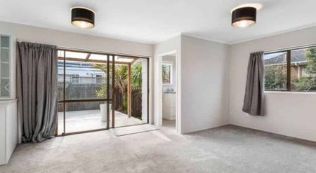 Easy Access To Motorway & Public Transport to CBD - Photo 5