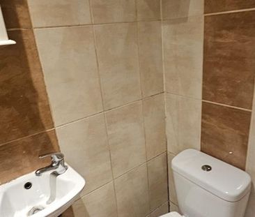 Sheffield Drive, Romford RM3, London - Photo 3