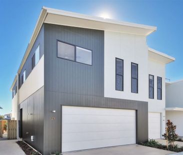 Stunning family home in Helensvale - Photo 3