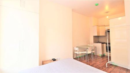Studio to rent - Photo 3