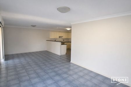 Stylish 3‑Bedroom Duplex in Crestmead - Photo 2