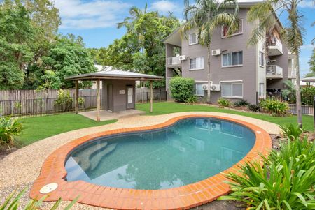 CONVENIENTLY LOCATED TWO BEDROOM UNIT! - Photo 5