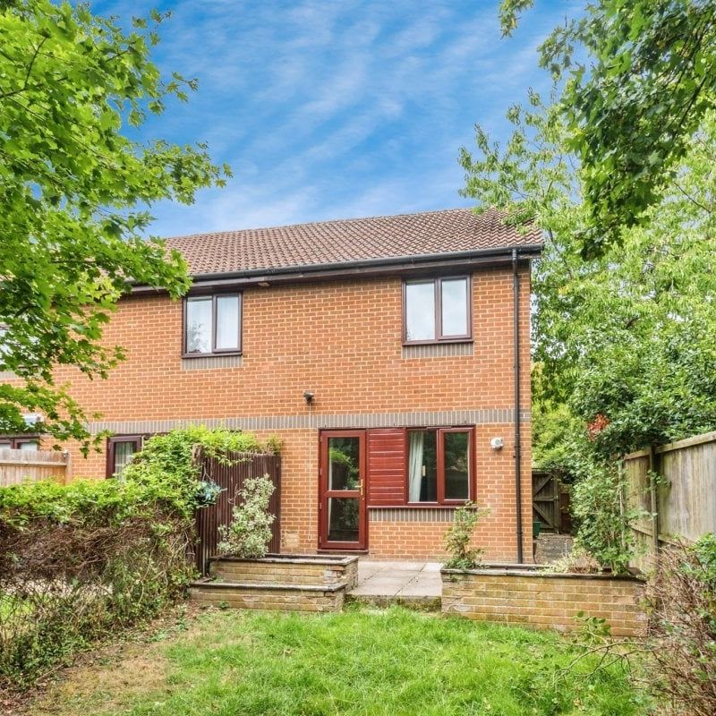 Eldridge Close - Photo 1