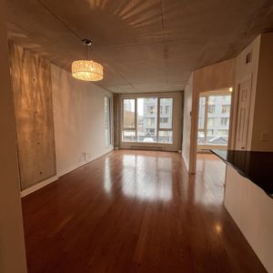 Magnifique Condo 4 1/2 Au Centre-Ville - Photo 2