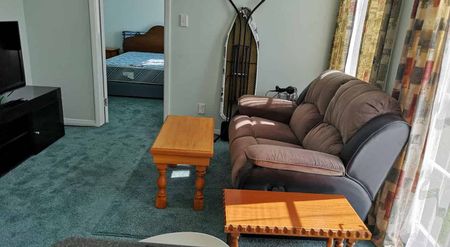 Bright, Fully Furnished 1-Bed Flat in Mornington - Photo 3