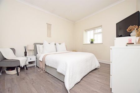 Tudor Road, Hampton, TW12 - Photo 3