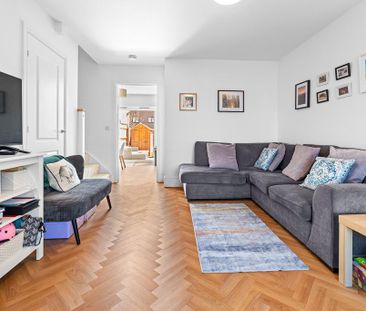 3 bedroom end of terrace house to rent - Photo 2