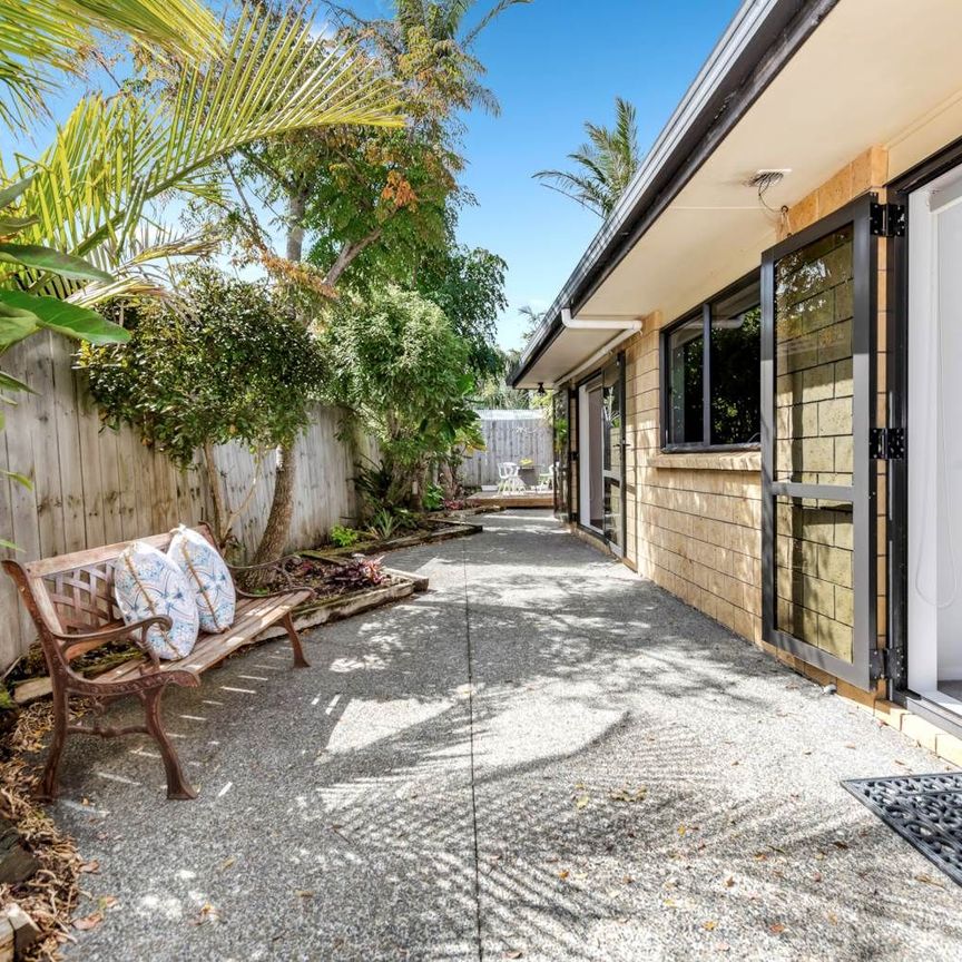 Cul-de-sac Living - Beachlands - Photo 1