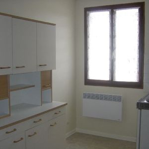 Location Appartement 1 pièce 17m² LE CREUSOT 71200 - Photo 2