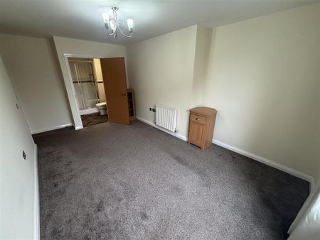 2 bedroom ground floor flat to rent - Photo 4