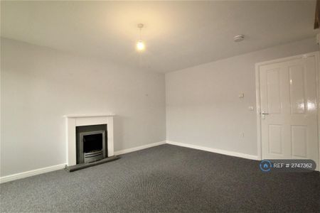 3 bedroom end of terrace house to rent - Photo 3