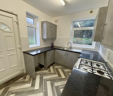 2 bedroom end of terrace house to rent - Photo 2