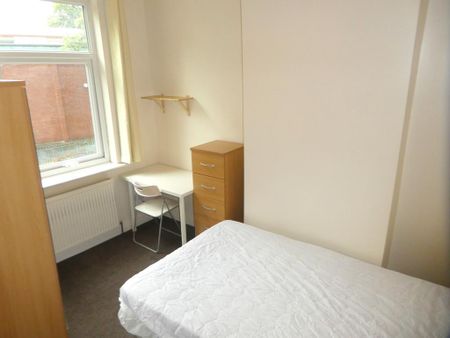 4 bedroom terraced house to rent - Photo 4