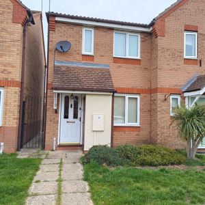 2 bedroom terraced house to rent - Photo 2