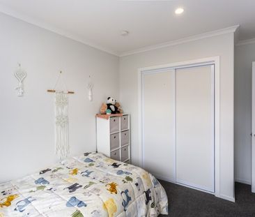 Executive 3-bedroom family home in Halswell - Photo 5