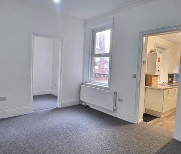 2 bedroom ground floor flat to rent - Photo 6