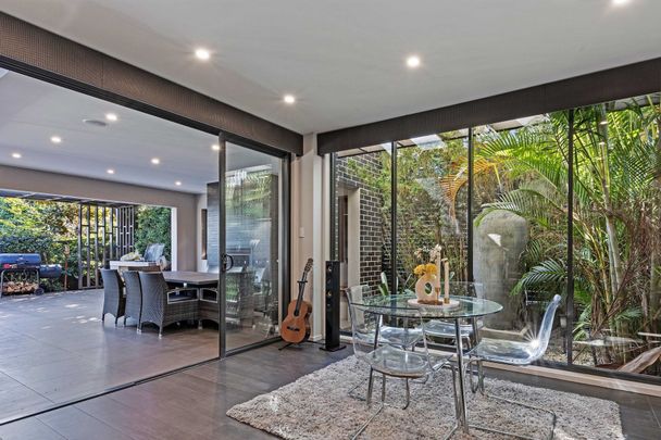 LUXURY FAMILY LIVING IN PRIME KELLYVILLE LOCATION - Photo 1