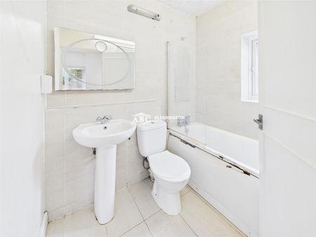 Lodge Close, HA8 7RL, Edgware - Photo 3