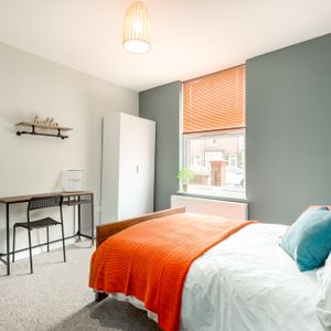 OX Living is proud to present this high-quality 7-bedroom co-living property, perfect for working professionals looking for stylish, stress-free living. - Photo 3