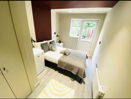 Room in a Shared House, Glenister Park Road, SW16 - Photo 3
