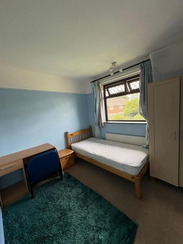 3 bedroom apartment to rent - Photo 4