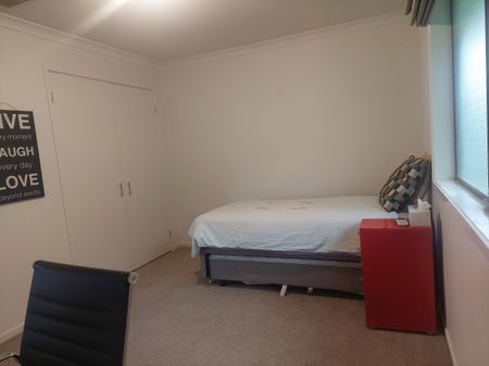 Glen Waverley - Photo 2