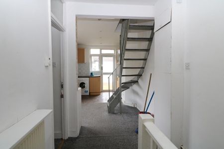 3 bedroom maisonette to rent - Photo 5