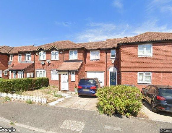 4 Bed Terraced House, Goodwin Close, CR4 - Photo 1