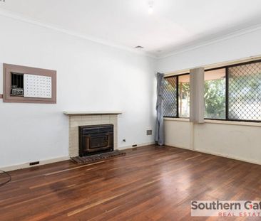 70's Style Home - Photo 1
