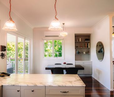 Family home, side access 200 metres to the water front. Water inclu... - Photo 5