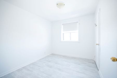 For Lease - 37 Holland Street Unit# 2, Bradford West Gwillimbury, Ontario - Photo 2